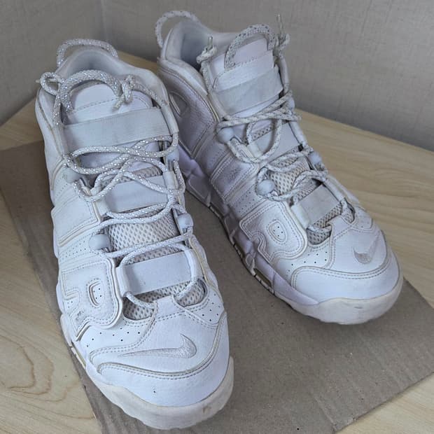 나이키 에어 모어 업템포 트리플 화이트