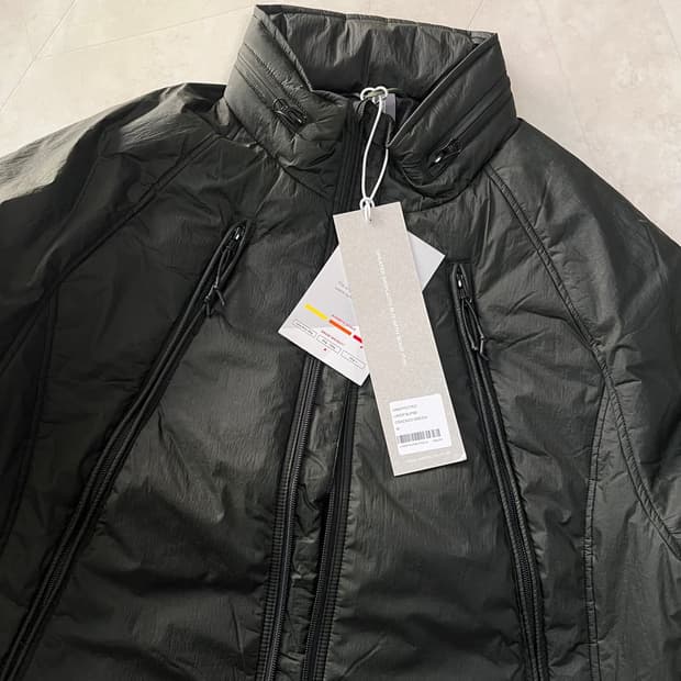 새상품)언어펙티드 패디드 오블리크 집 점퍼 크랙그린