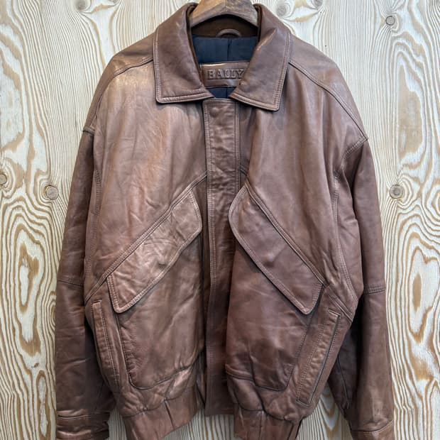 발리 레더 봄버 자켓