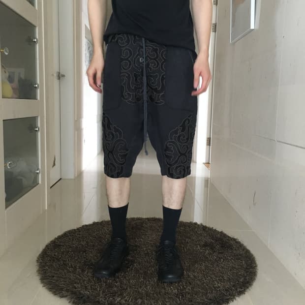 Zambarrett black embroidery linen short