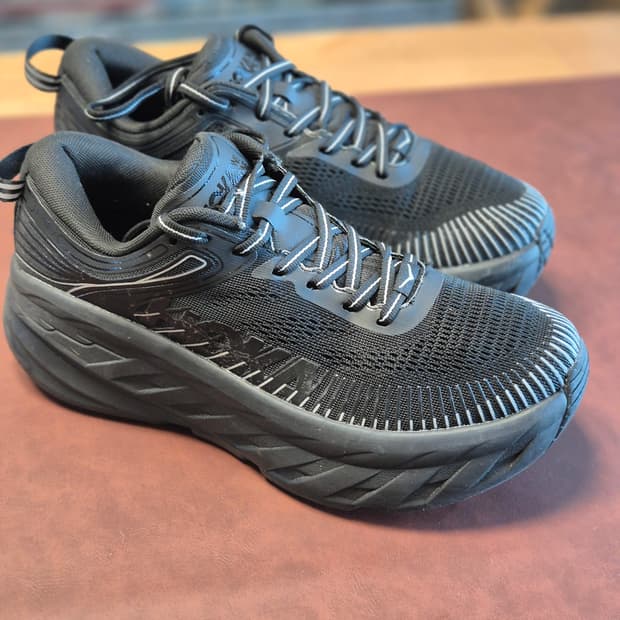 250 호카오네오네 본디7 런닝화