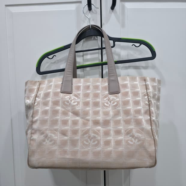 샤넬 뉴트래블 트래블라인 나일론 토트백 베이지