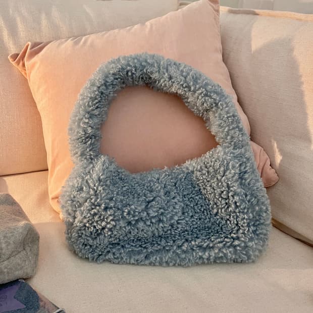 ASOS 틸 블루 양털 페이크 퍼 숄더백 가방 새상품