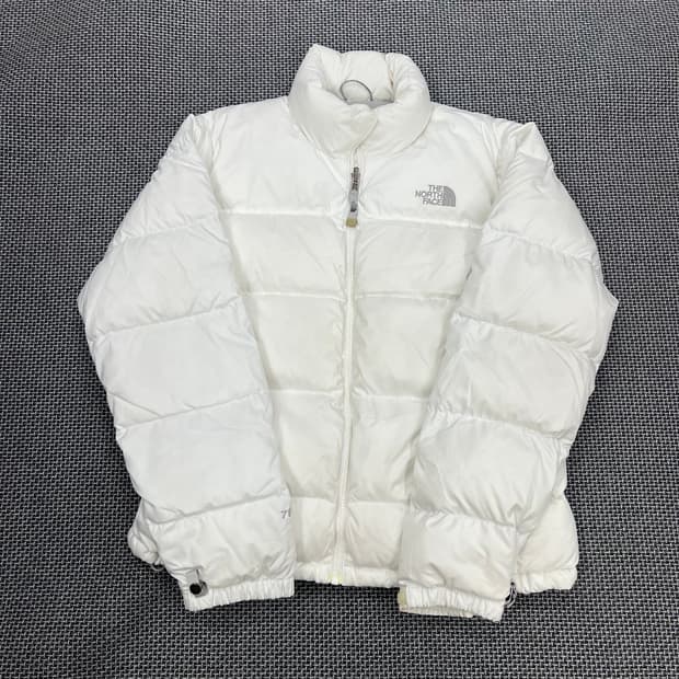 노스페이스 화이트 눕시 700 패딩
