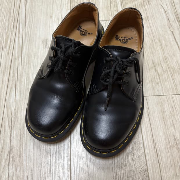 닥터마틴 1461 3홀 스무스 240