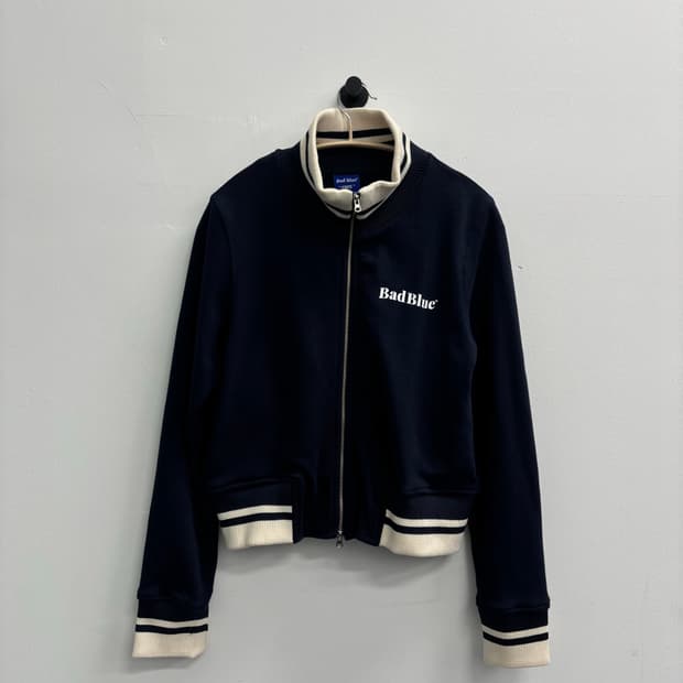 배드블루(BadBlue) 로고 배색 트랙 자켓 (네이비)