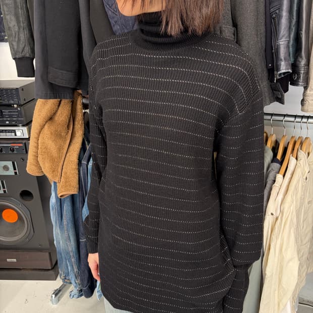 DKNY 터틀넥 니트 블랙 스트라이프 텍스처