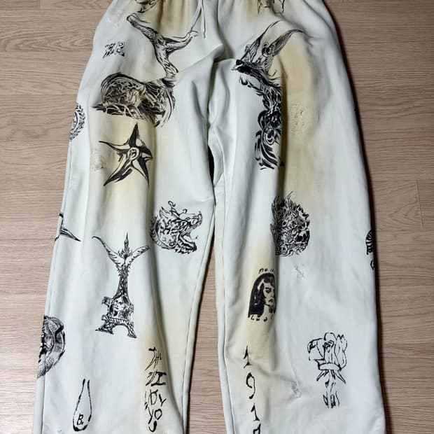 발렌시아가 타투 배기 스웻 팬츠