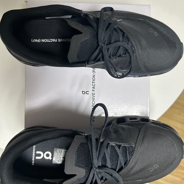 온 러닝 x 포스트 아카이브 팩션  size 275