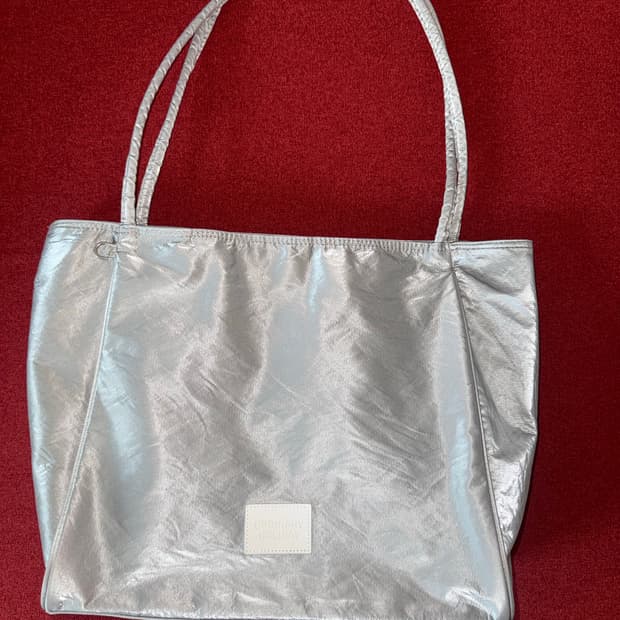 오디너리홀리데이 빅 숄더백 실버