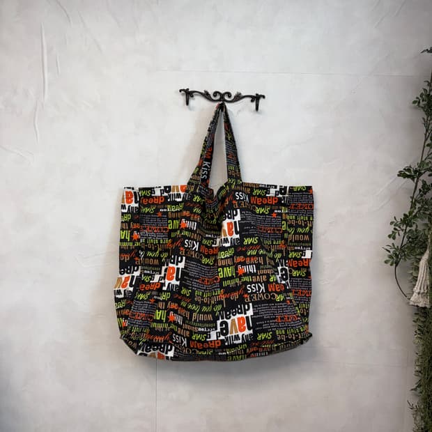 Kitsch neo lettering big tote bag