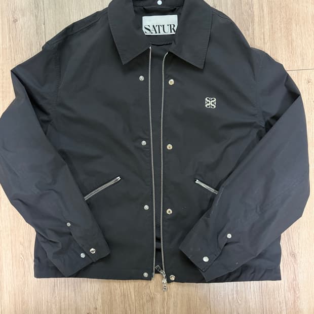 세터 테오 스냅 코치 자켓 파이럿 블랙