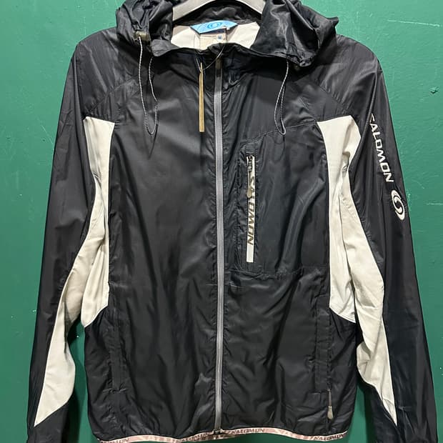 살로몬 바람막이 M