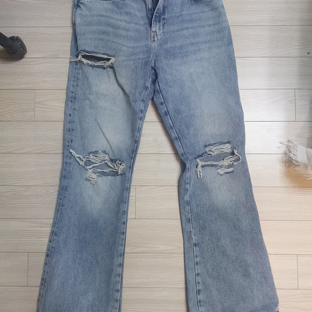 자라 x 디즈니 x 해리 램버트 립드 플레어 핏 진 블루
