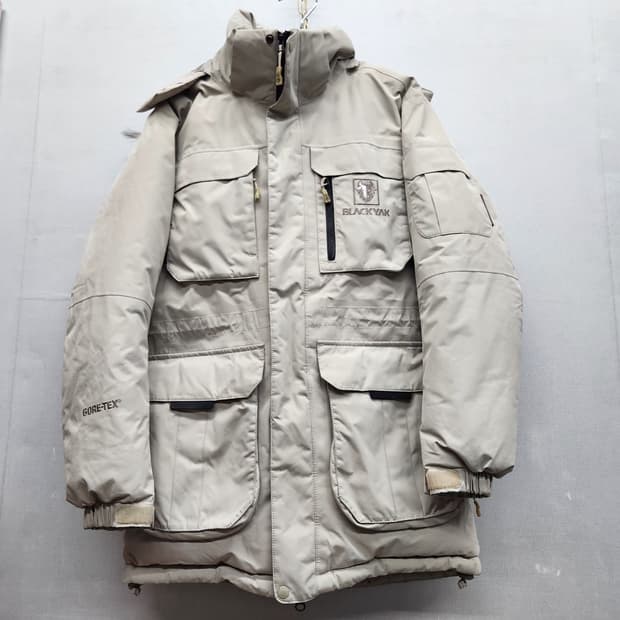블랙야크 고어텍스 라쿤털 구스다운 패딩 85(M~L)