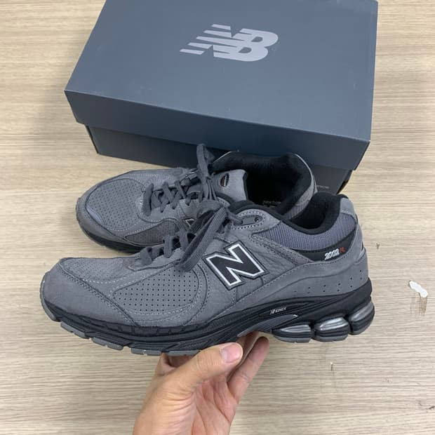 New balance 2002R dark grey 뉴발란스2002