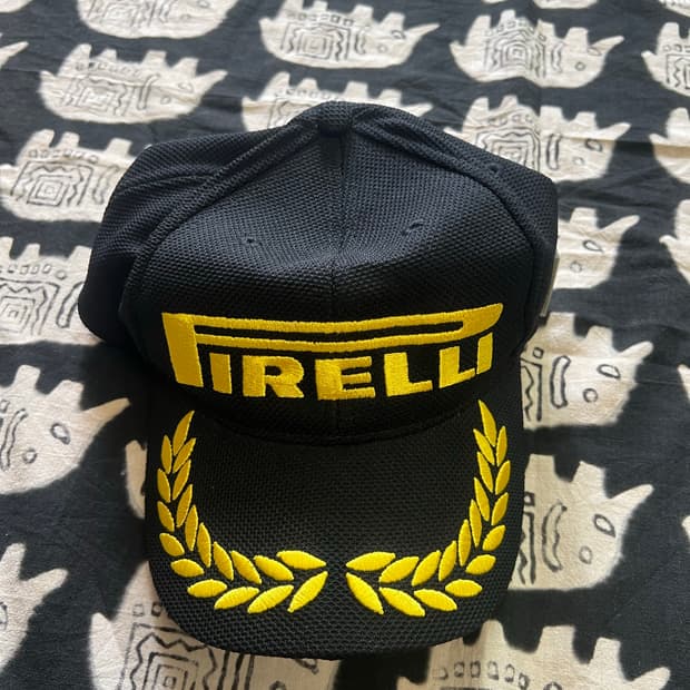 피렐리(Pirelli) 100주년 기념 월계수 캡