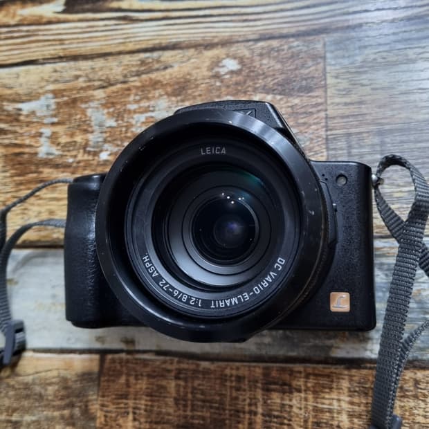 파나소닉 하이엔드 카메라 dmc-fz20 팝니다.