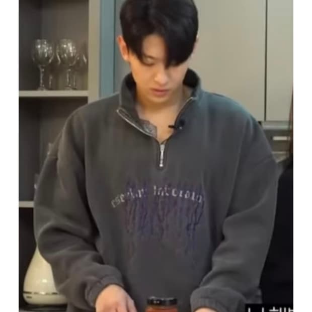 덱스 착용 에씰미 집업 팔아요