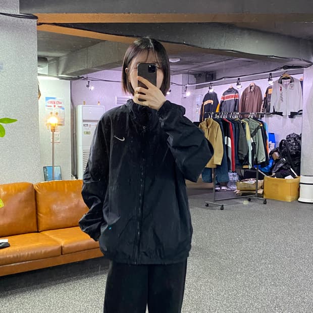나이키 스우시 빅이니셜 블랙 윈드브레이커 B4744