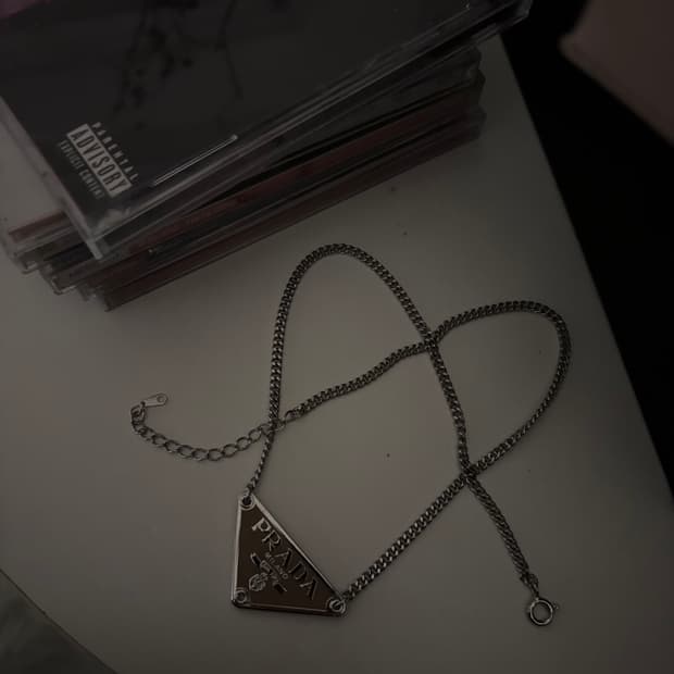 prada 프라다 목걸이 정품 베이지 팬던트