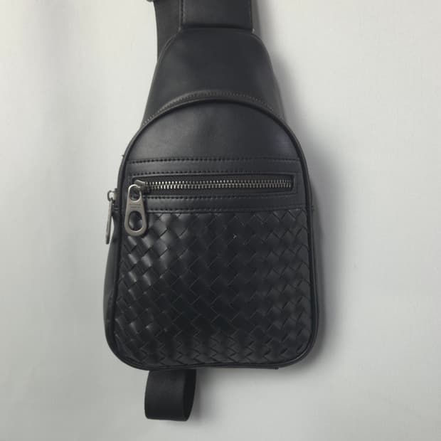 보테가베네타 힙색 슬링백 