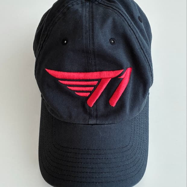 F) 나이키 T1 볼캡