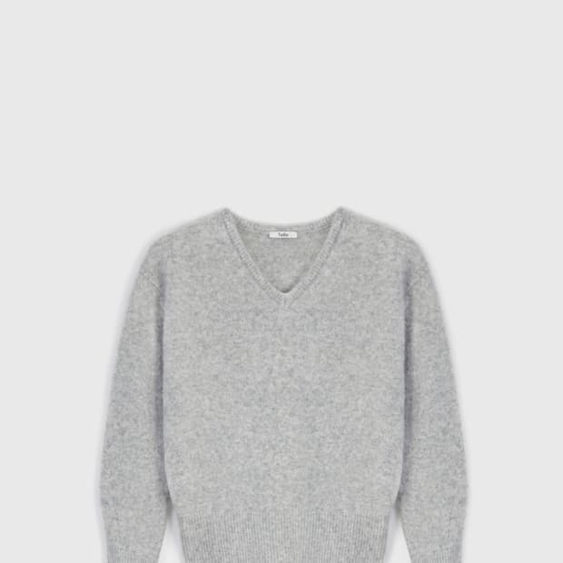타일레 V넥 니트