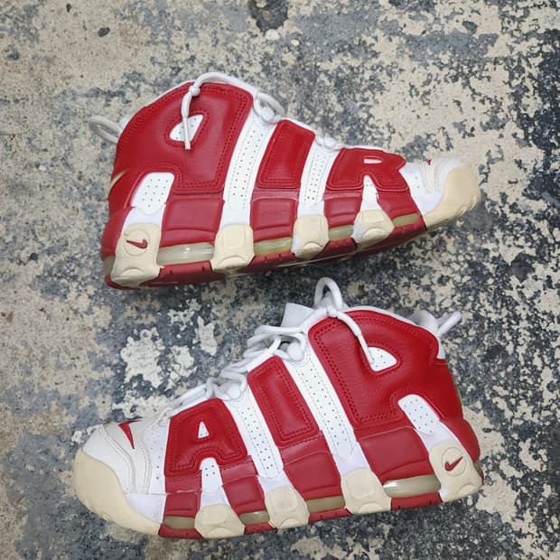 나이키 에어모어 업템포 화이트 레드 255mm

