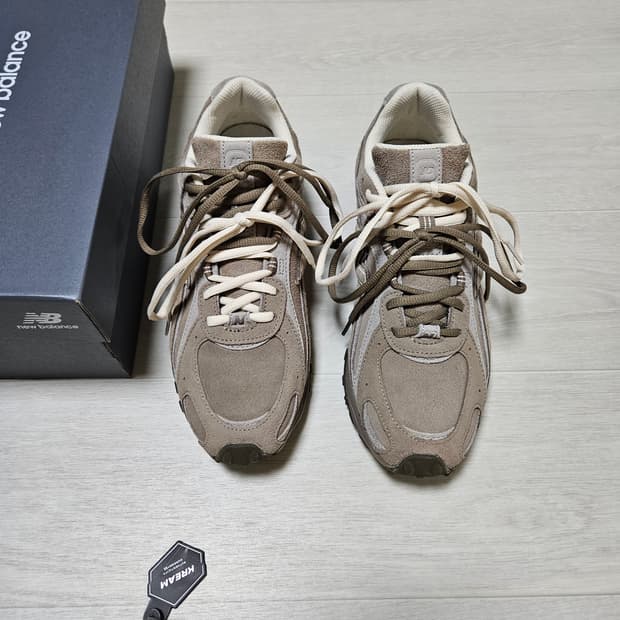 [275] 뉴발란스 204L 스웨이드 머쉬룸 애리드스톤