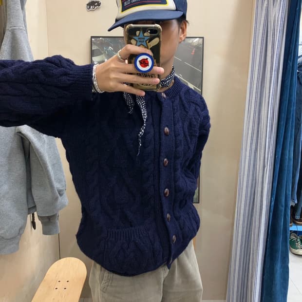 Mc Kenna’s wool button sweater