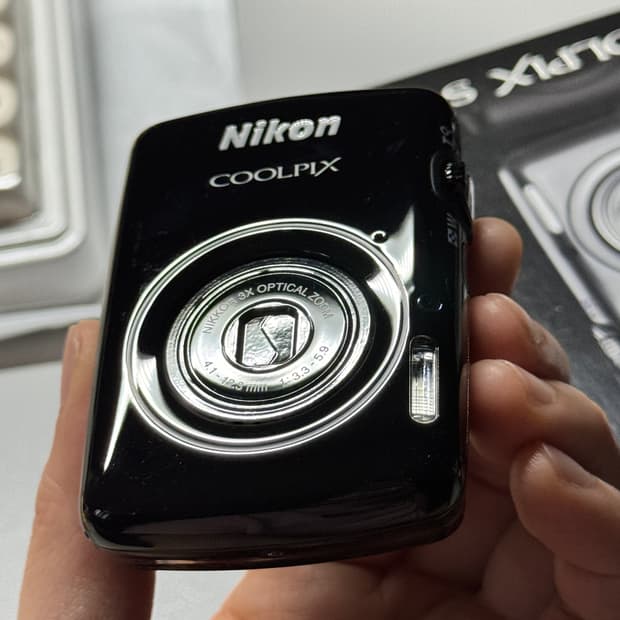 니콘 s01 미사용품 팝니다 풀박스 - 블랙