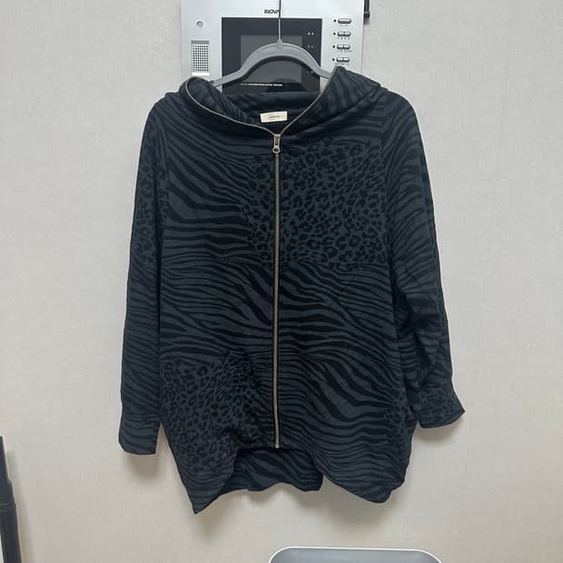 블랙 레오파드 풀지퍼 후드집업