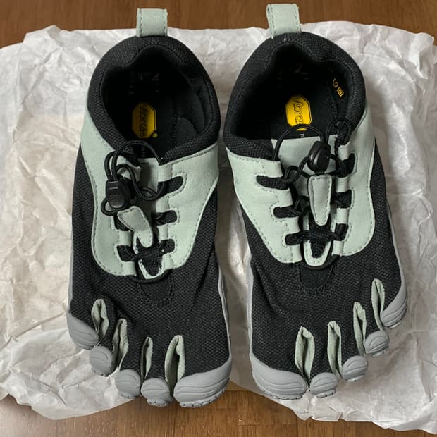 비브람 파이브핑거스 v-run retro black/grey