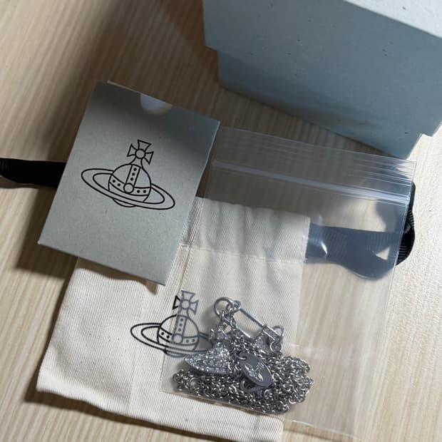 비비안웨스트우드 루크리스 클립 목걸이