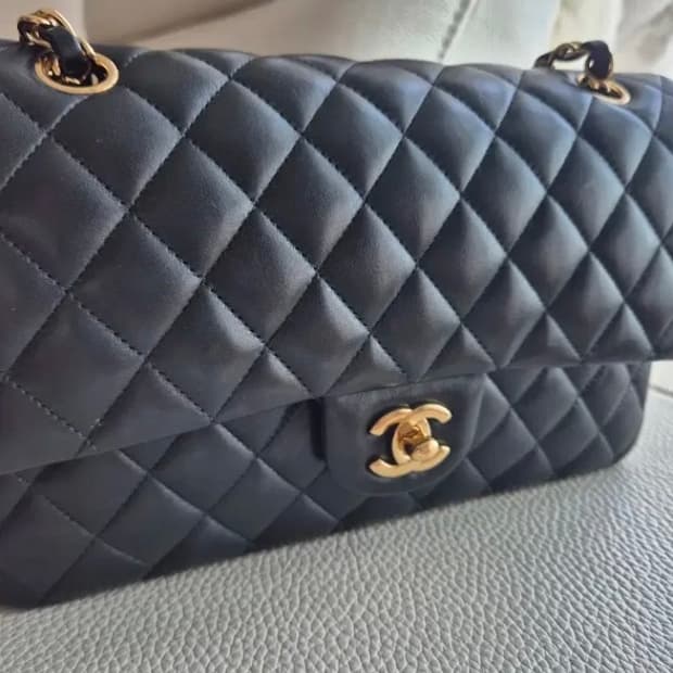 샤넬 클래식 미디움 플립 백