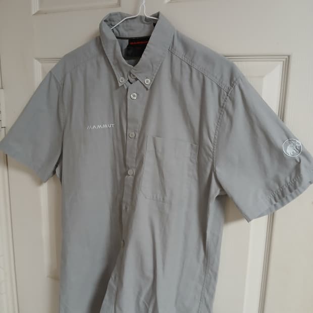 마무트 그레이 반팔 셔츠