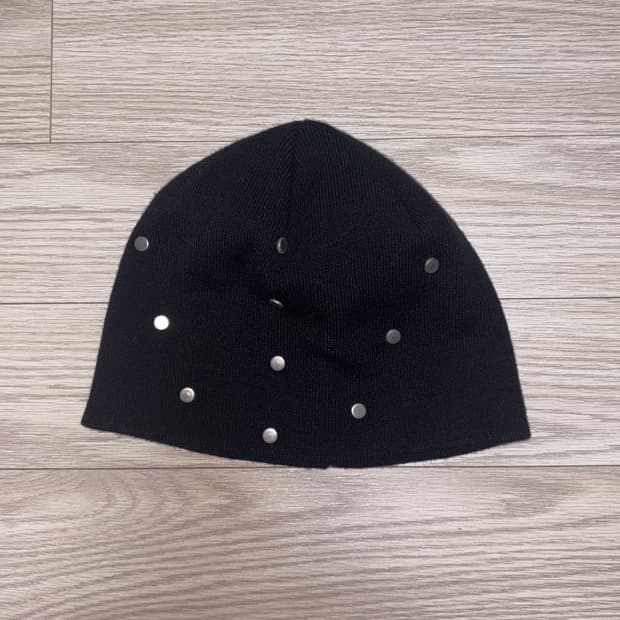 더콜디스트모먼트 스터드 비니 size1