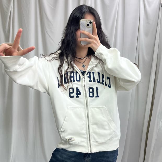 Who.A.U white hood zip-up