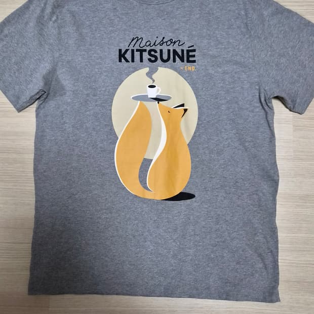 엔드클로딩 X 메종키츠네 카페 반팔티