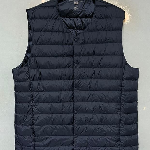 유니클로 남자 경량 패딩조끼 새상품 덕다운 XL 105