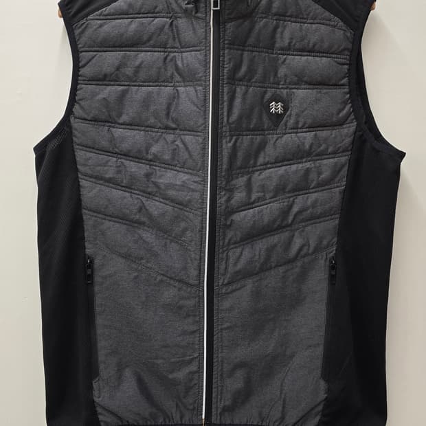 코오롱스포츠 초경량 조끼
싸이즈100  남자.