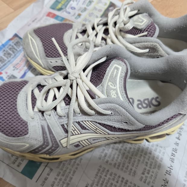 아식스 젤카야노14 255 팝니다