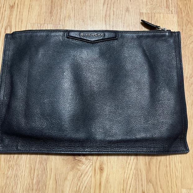 지방시 블랙 레더 클러치 백