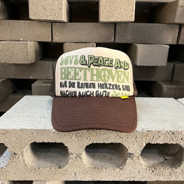 캐피탈 러브 & 피스 앤 베토벤 트랙 캡