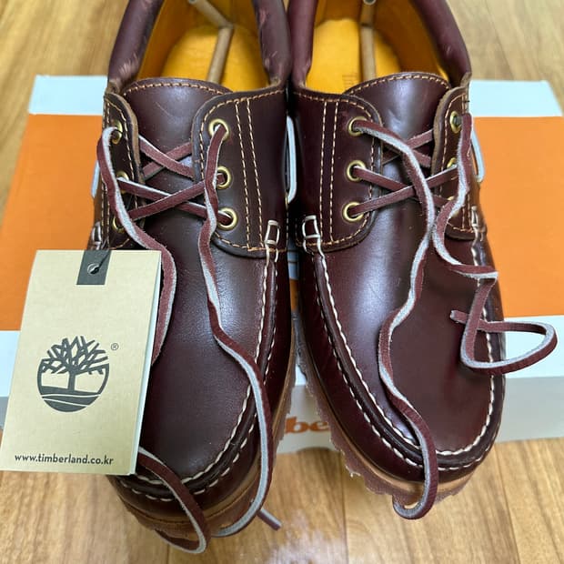 새상품) 팀버랜드 클래식 3아이 보트슈즈 버건디 260사이즈 팝니다.