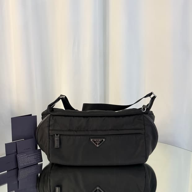 프라다 리나일론 바이커백 2VH991 블랙