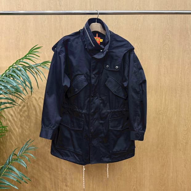 럭키슈에뜨 코튼 아웃도어 후드 자켓 플랩 포켓 스트링 디테일 블랙