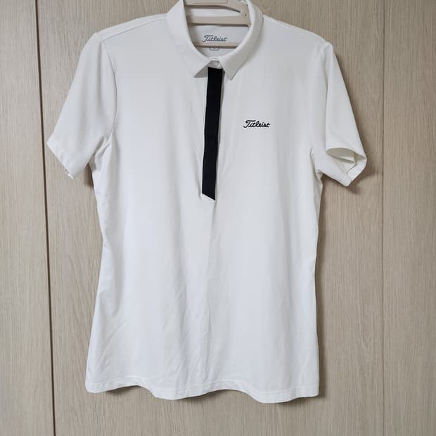 타이틀리스트 여성 화이트 반팔 골프웨어 사이즈L
