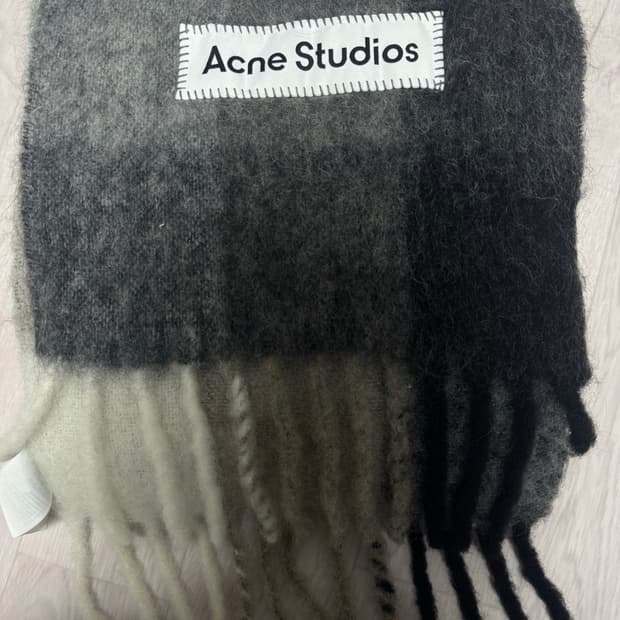 아크네스튜디오 목도리 머플러